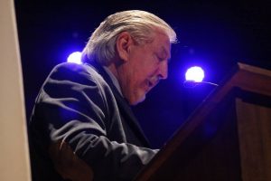 Las mil vueltas del “profe” Juan Manuel Fierro