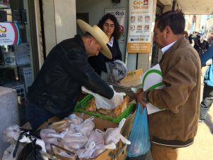Municipio genera discordia entre comerciantes ambulantes y hortaliceras