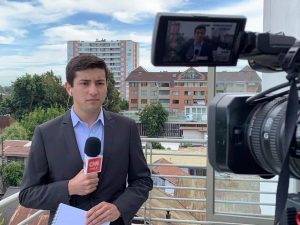 Diego Sanhueza, estudiante de periodismo y reportero en TVN:  “Hay una lucha de egos importante en la televisión”